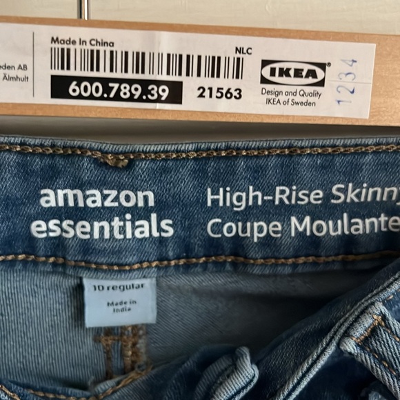 Amazon Essentials High-Rise Skinny jeans. Size 10 regular - Picture 3 of 4